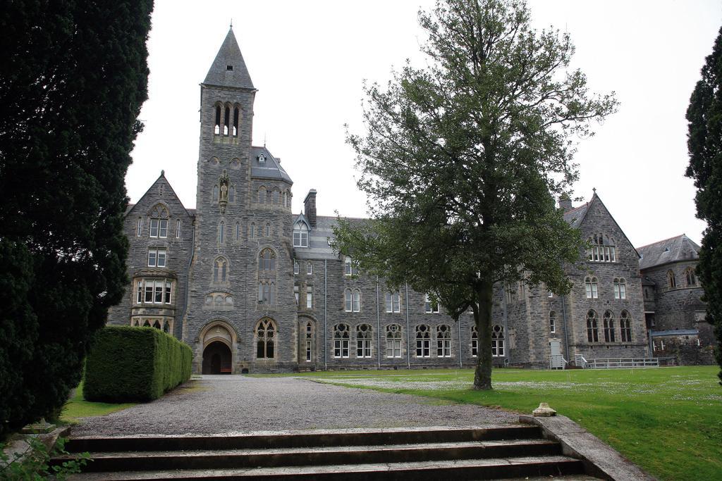 Апартаменты Abbey Garden At The Highland Club Форт Аугустус Экстерьер фото